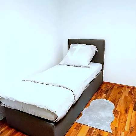 شقة Mit Parkplatz Und Kueche Fuer 1 Bis 5 Personen *