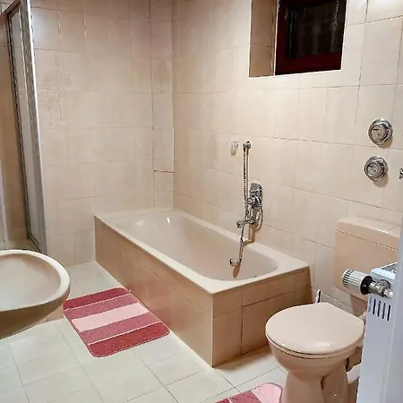 Arbeiter- Und Gruppenwohnung Mit Parkplatz, Kueche, Wlan, 1-5 Personen - Schwaebisch Hall *